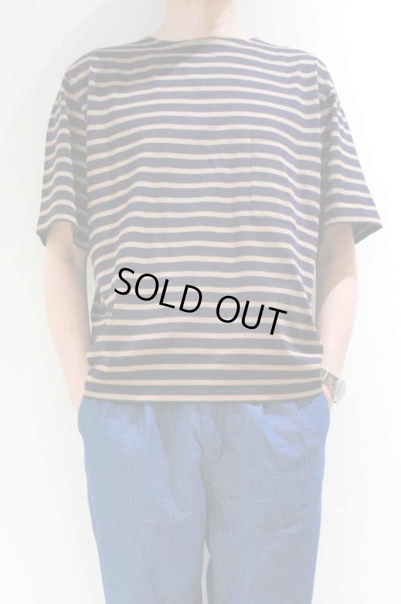 画像1: STILL BY HAND　BORDER POCKET T-SHIRT(BEIGE×NAVY) (1)