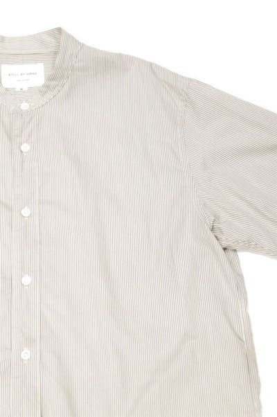 画像2: STILL BY HAND　STRIPE BAND COLLAR SHIRT(BEIGE/BROWN)