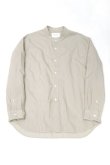 画像1: STILL BY HAND　STRIPE BAND COLLAR SHIRT(BEIGE/BROWN) (1)