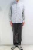 画像2: STILL BY HAND　STRIPE BAND COLLAR SHIRT(GREY/BLUE) (2)