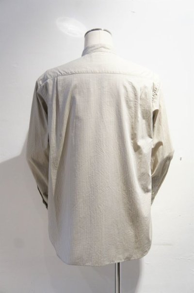 画像1: STILL BY HAND　STRIPE BAND COLLAR SHIRT(BEIGE/BROWN)
