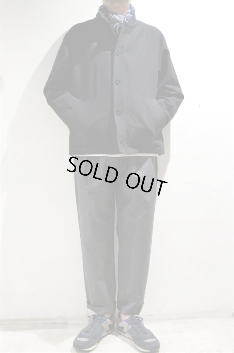 画像2: STILL BY HAND　WOOL LINEN 4 TUCK EASY SLACKS(CHARCOAL) (2)