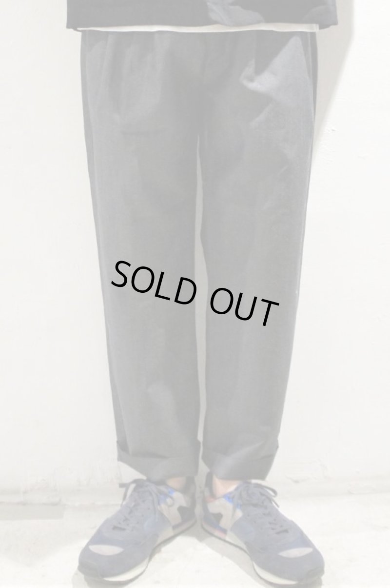 画像1: STILL BY HAND　WOOL LINEN 4 TUCK EASY SLACKS(CHARCOAL) (1)