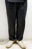 画像5: STILL BY HAND　LINEN 2 TUCK EASY SLACKS(CHARCOAL) (5)