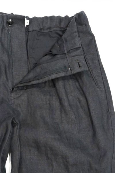 画像2: STILL BY HAND　LINEN 2 TUCK EASY SLACKS(CHARCOAL)
