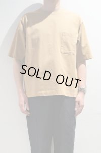 STILL BY HAND　GLASSES POCKET T-SHIRT(YELLOW BEIGE)