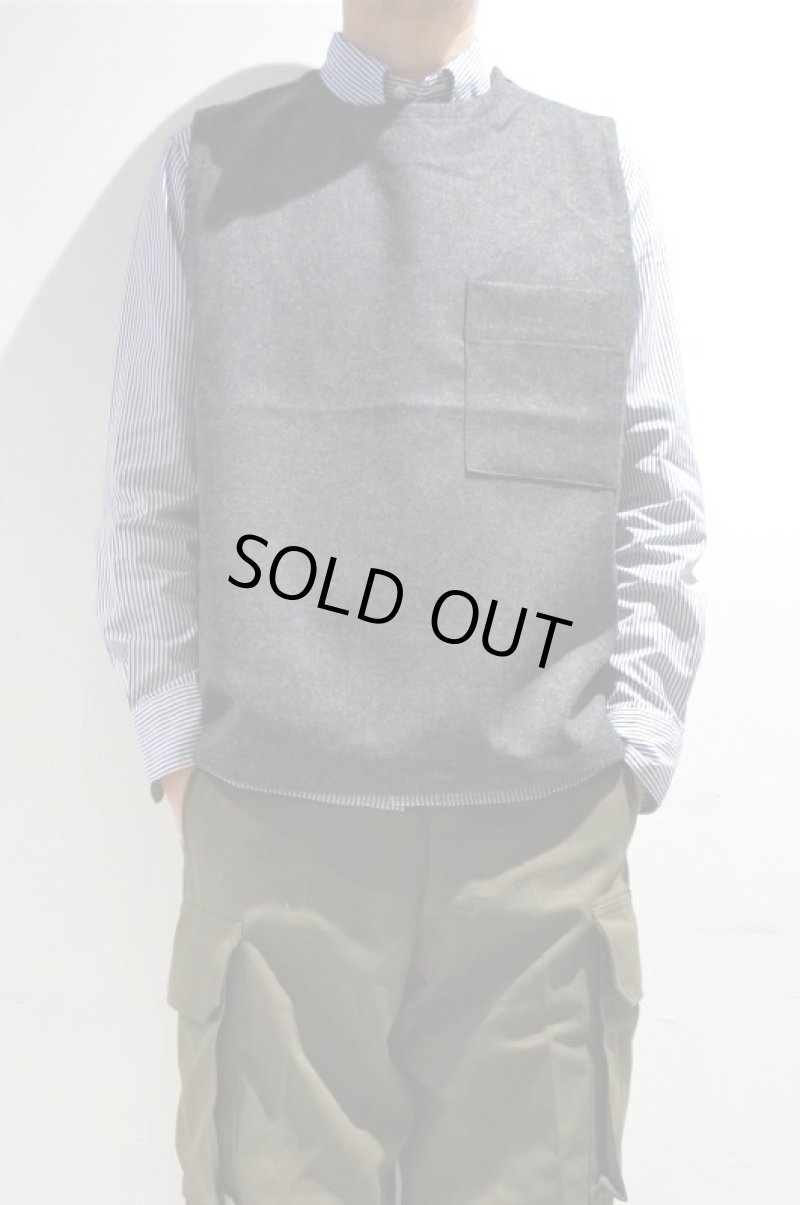 画像1: MANUAL ALPHABET　BONDING WOOL PULL OVER VEST（CHARCOAL） (1)