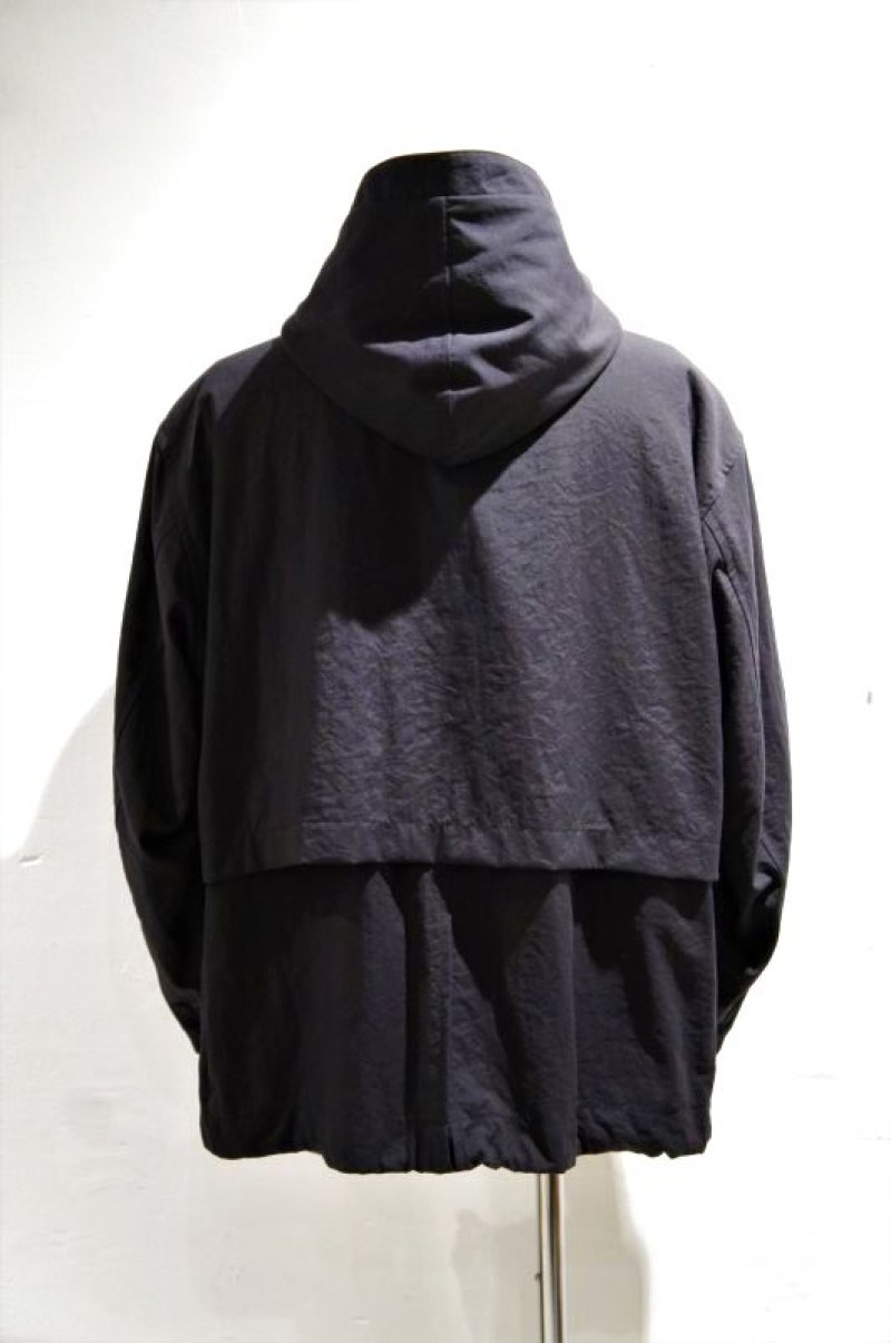 画像1: STILL BY HAND NYLON HOODED BLOUSON(INK BLACK)