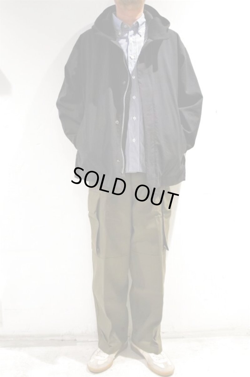 画像2: STILL BY HAND　NYLON HOODED BLOUSON(INK BLACK) (2)