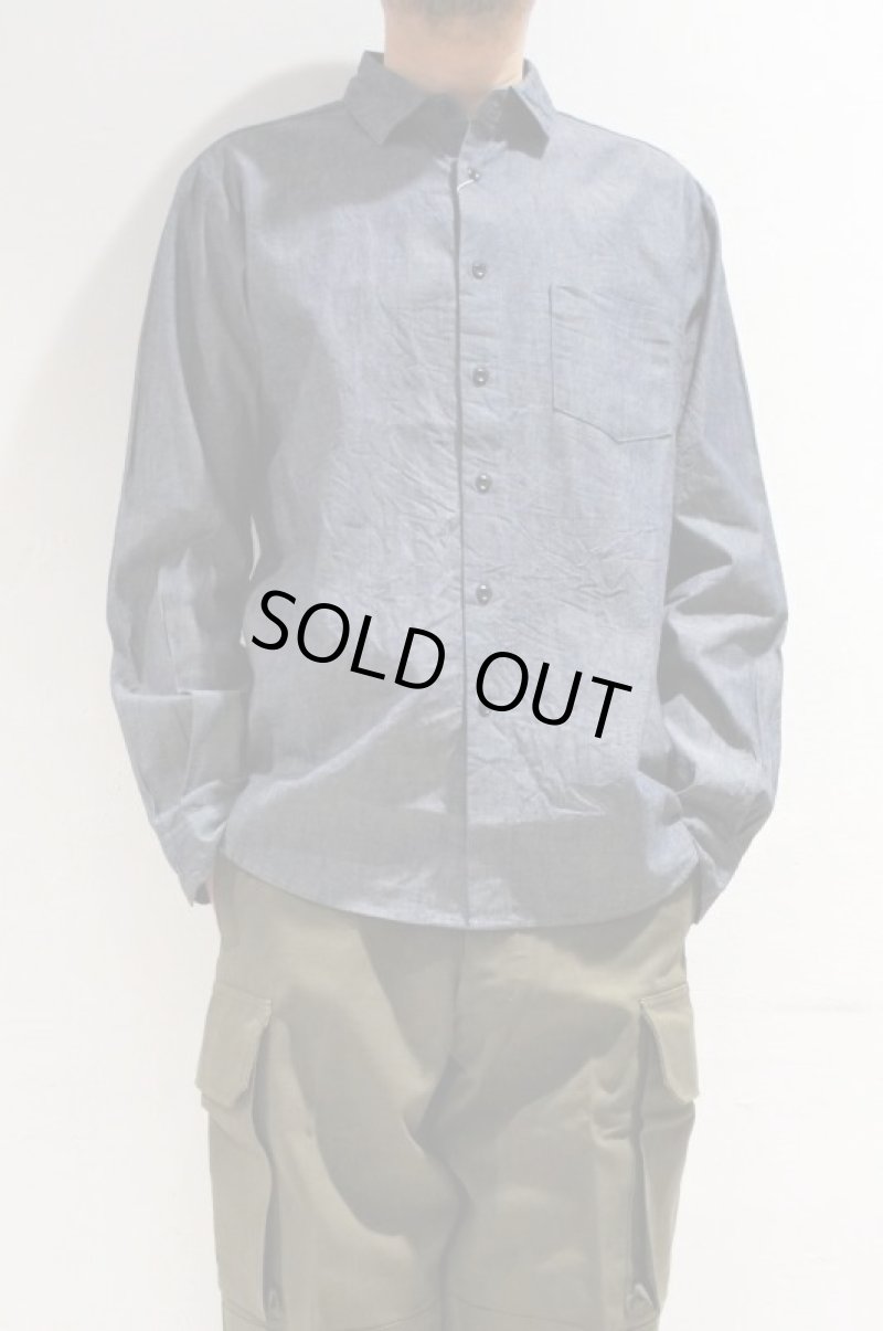 画像1: MANUAL ALPHABET　CHAMBRAY LOOSE FIT REGULAR COLLAR SHIRT（NAVY） (1)