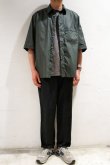 画像3: STILL BY HAND　BROAD HALF SLEEVE SHIRT(CHARCOAL) (3)