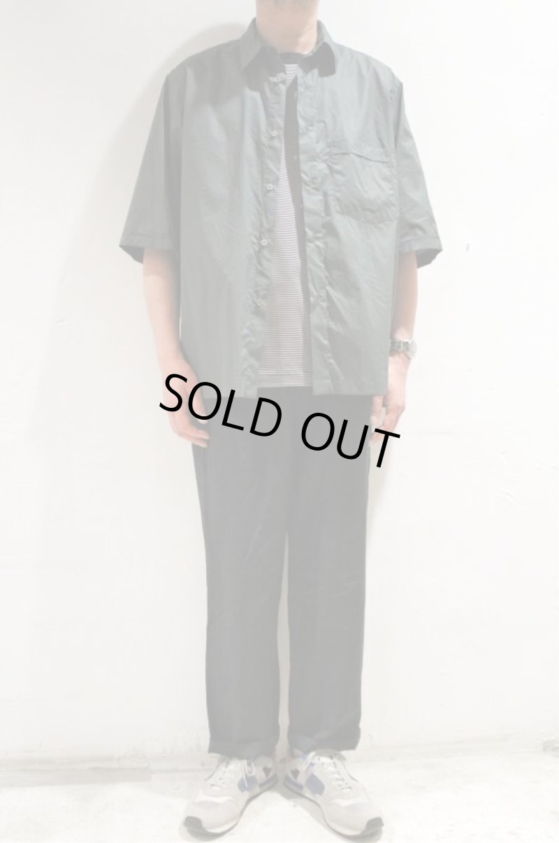 画像3: STILL BY HAND　BROAD HALF SLEEVE SHIRT(CHARCOAL) (3)