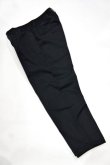 画像2: STILL BY HAND　PEACH SKIN COTTON 1 TUCK TROUSERS(BLACK NAVY) (2)
