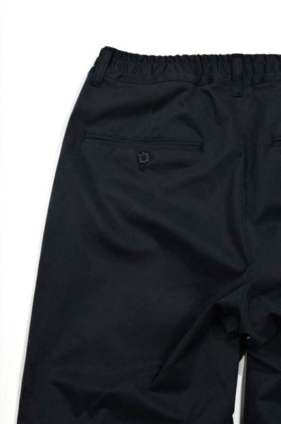 画像2: STILL BY HAND　PEACH SKIN COTTON 1 TUCK TROUSERS(BLACK NAVY)
