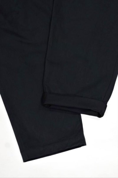 画像3: STILL BY HAND　PEACH SKIN COTTON 1 TUCK TROUSERS(BLACK NAVY)