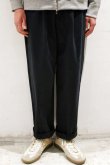 画像6: STILL BY HAND　PEACH SKIN COTTON 1 TUCK TROUSERS(BLACK NAVY) (6)