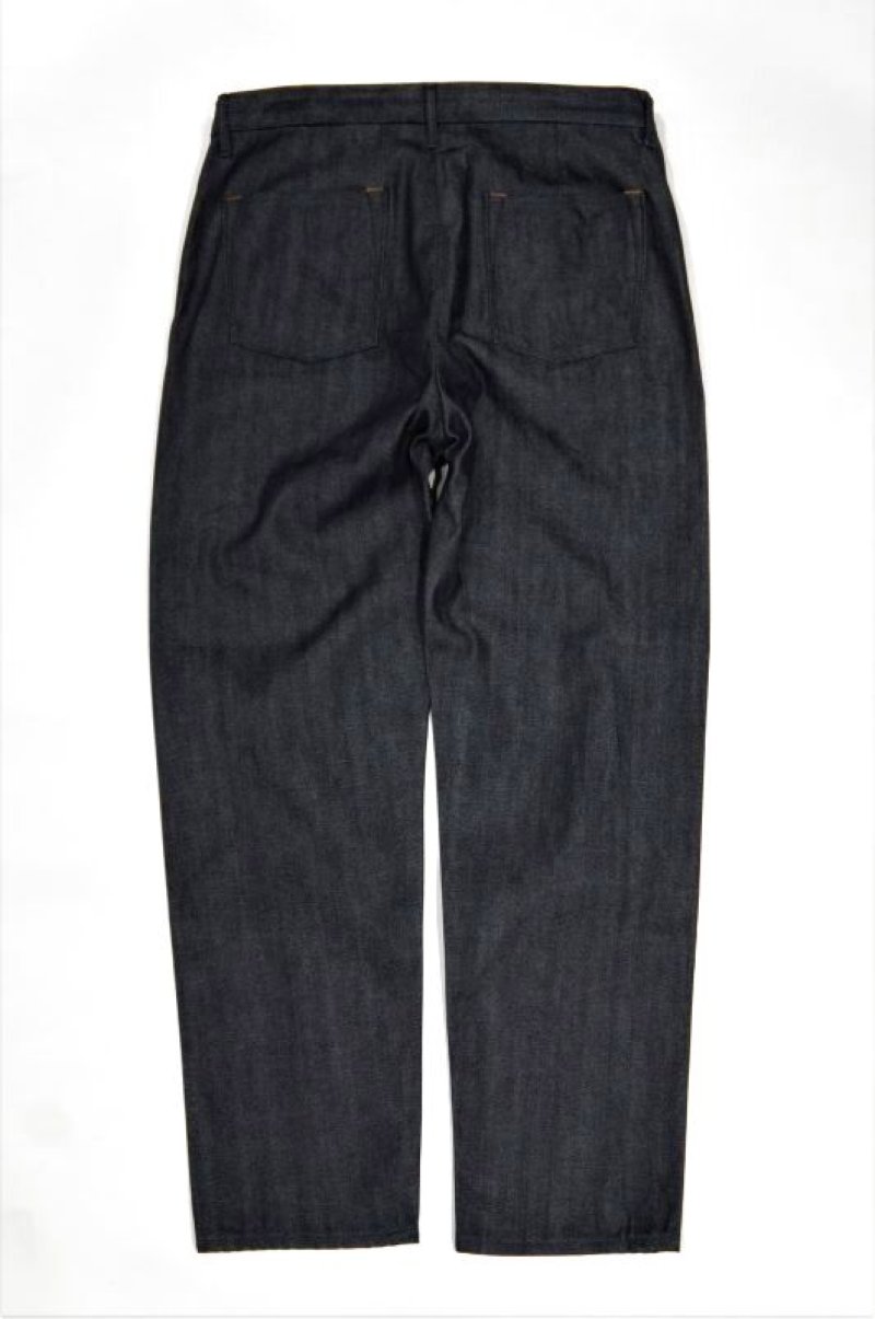 画像1: STILL BY HAND 1 TUCK TAPERED DENIM PANTS(NAVY)