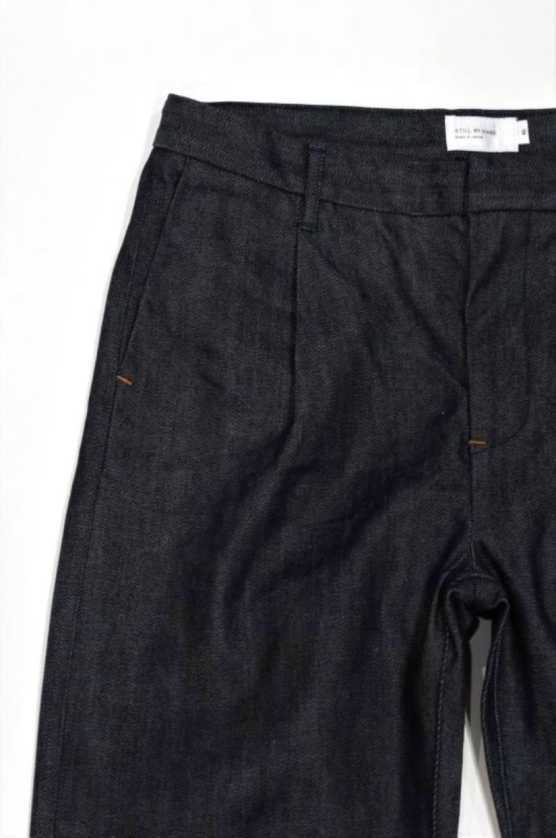 画像2: STILL BY HAND 1 TUCK TAPERED DENIM PANTS(NAVY)