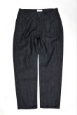 画像1: STILL BY HAND　1 TUCK TAPERED DENIM PANTS(NAVY) (1)