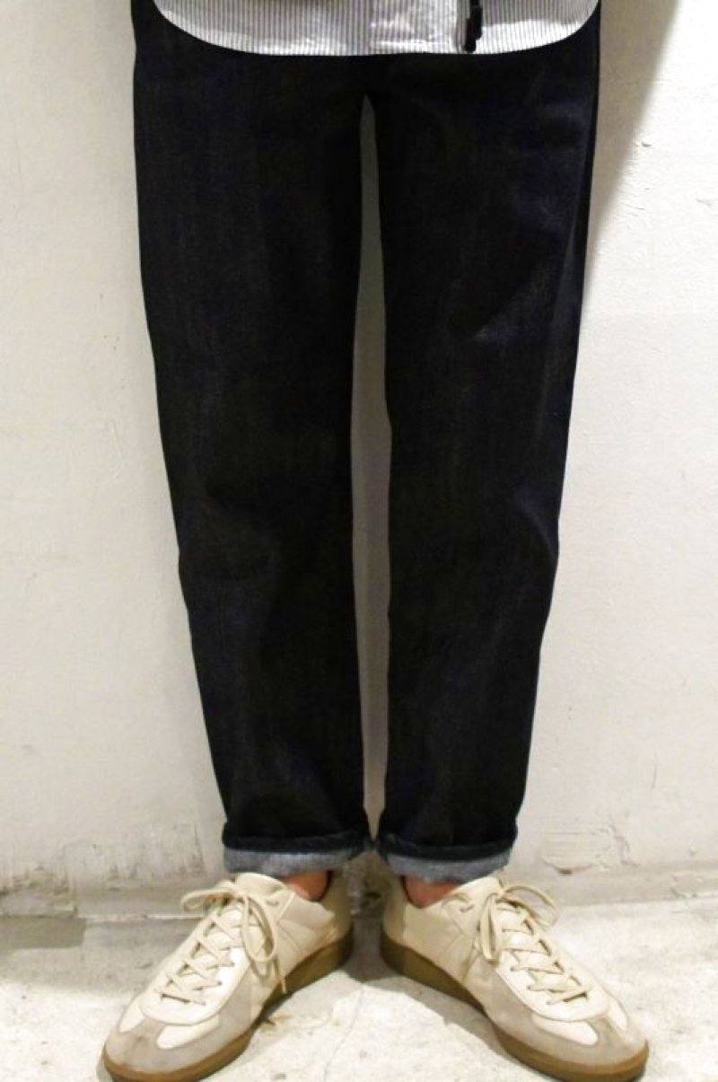 画像6: STILL BY HAND 1 TUCK TAPERED DENIM PANTS(NAVY) (6)