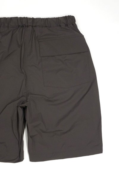画像4: STILL BY HAND　NYLON EASY SHORTS（CHARCOAL BROWN）