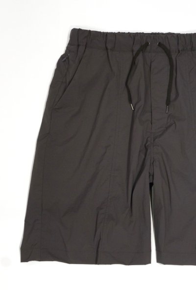 画像3: STILL BY HAND　NYLON EASY SHORTS（CHARCOAL BROWN）
