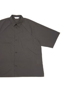 STILL BY HAND　NYLON S/S SHIRT（CHARCOAL BROWN）