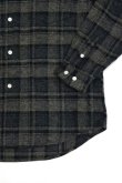 画像2: MANUAL ALPHABET　TWEEDY CHECK LOOSE FIT REGULAR COLLAR SHIRT（GRAY/BLACK） (2)