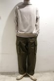 画像2: LAMOND　LOUNGE SUEDE HIGH NECK(GRAY BEIGE) (2)