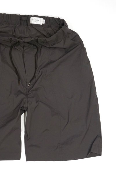画像2: STILL BY HAND　NYLON EASY SHORTS（CHARCOAL BROWN）