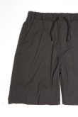 画像3: STILL BY HAND　NYLON EASY SHORTS（CHARCOAL BROWN） (3)